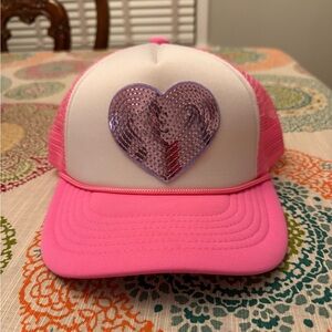 GORGEOUS NWT Pink and White Sequin Heart Trucker Hat